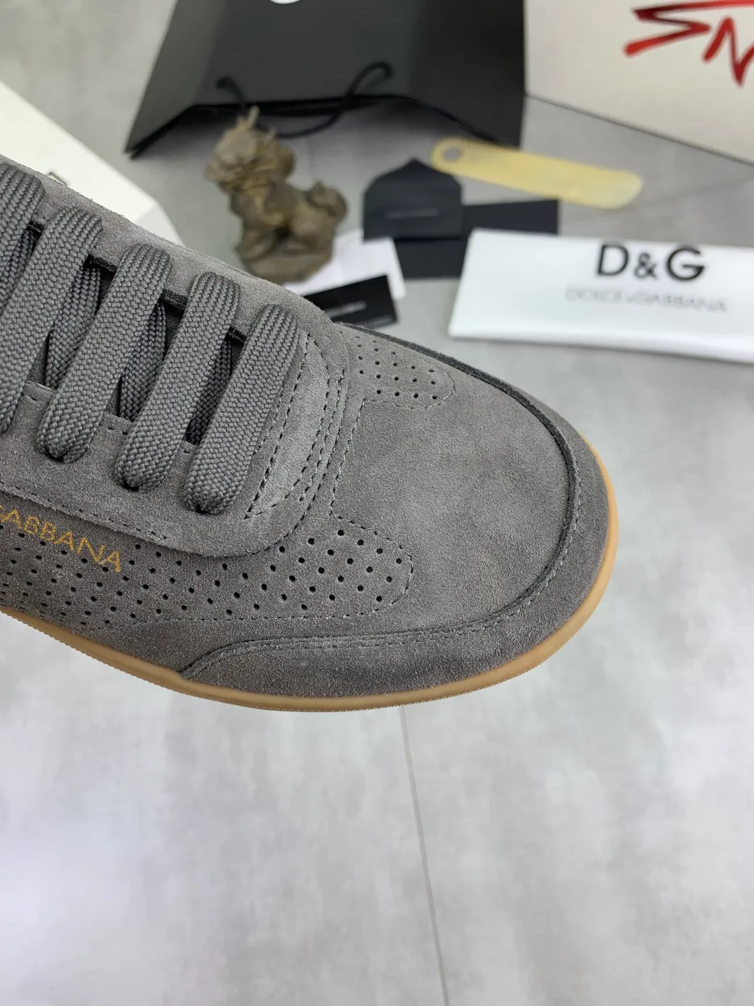Men's shoes P500 💰 [New model] The latest hot model, top original quality, the official website is synchronized with "DOLCE&GABBANA [Dolce & Gabbana] ~ High Quality." The effect is low-cut casual DG men's shoes, loved by many celebrities, using high-end imported first-layer frosted calfskin with punched logo design + cowhide feet, simple and elegant, perfect interpretation of the latest inspiration for shoes, classic and fashionable integration, luxury dream, dominating fashion Suitable for drivers, light and comfortable to drive, light and breathable for outdoor travel, high-end quality, trustworthy, 3️⃣color🉑️choice! Code number: 38-46